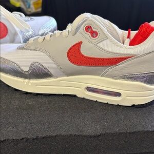 Nike Air Max Shoes in White and Red (with extra Red Laces)